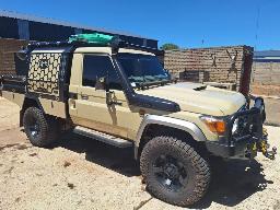 2015 Land Cruiser 79 Series V8 4x4 (Runner) (No Vat ) (Full Service History) STC
