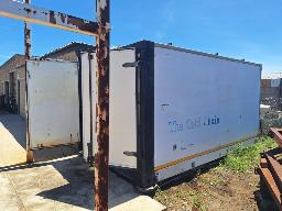 4m Closed Body Container with Cooling Unit And Meat Railings 