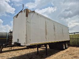 2009 Serco Insolated Box Trailer with Tail Lift