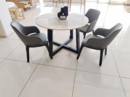 Berlin dining table, 3x chairs & ornament