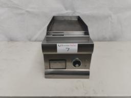 Lincat flat top electric griller (needs attention)