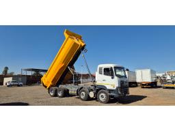 2018 Nissan UD CGE 420 Quester Twinsteer 8x4 Tipper (Runner)