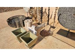Assorted décor items