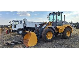 2010 Bell L100 4E Front End Loader with Bucket & Fork Attachment (Working)