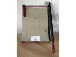 Paper guillotine