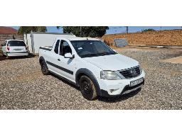 Nissan NP 200 1.6 Bakkie (Runner) 