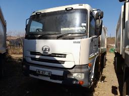 2011 Nissan UD330 with 600SA Usimeca compactor body