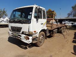 2013 Nissan UD100 Flatdeck