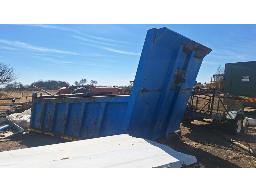 10 Cube Tipper Bucket with Cylinder with sub Frame ( No VAT )
