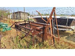 Farm Equipment with animal clamp (STC)