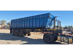 2004 Tri-Axle 35 Ton Sloper Trailer with Mass Sides (STC)