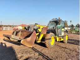 New Holland LM1745 Turbo Telehandler with Fork Attachments & Bucket (Working) 