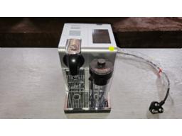 De'Longhi Nespresso coffee machine. (VAT) 