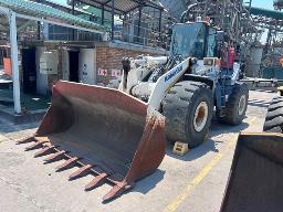 Komatsu WA480 - 6 FEL