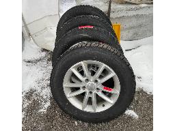 Aluminum wheels and Blizzak winters tires 225/65/r17 Dodge caravan