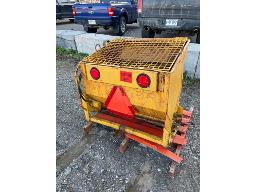 Three-point hydraulic sandblaster for sidewalks