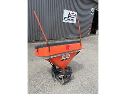SAGUENAY: Arctic HM8P Hitch-Mounted Abrasive Spreader
