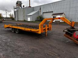 LEVIS: 20' flatbed trailer with ramps