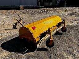 L&Eacute;VIS: 6' Hydraulic push broom Eddynet PH24-06 attachment