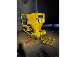 L&Eacute;VIS: 3-point tractor spreader activated by PTO