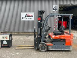  SAGUENAY: Toyota forklift with loader