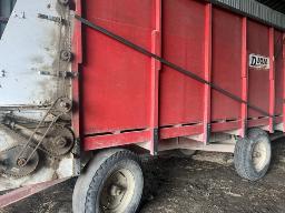 BOÎTE D'ENSILAGE DION 16 PI, CÔTÉ EN BOIS, 4 ROUES, PNEU 1000-20