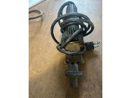 BR&Ucirc;LEUR &Agrave; CORNE