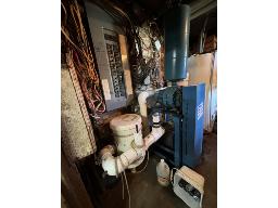 POMPE VACCUM BOUMATIC AIRSTAR MODEL BP 200 AVEC MOTEUR MARATHON DE 10 HP REFAIT &Agrave; NEUF EN 2025, AVEC FILTRE ET R&Eacute;SERVE D'AIR