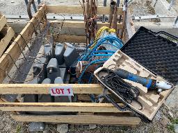 Anti-ruade, dresseur, clipper DeLaval, 3 chaudières à tétines (2 à 3 tétines et 1 à 2), supports à chaudières à veaux , ventilateur d'étable