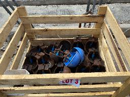 20 bols à eau en fonte et 2 en plastique, avec lot d'attaches