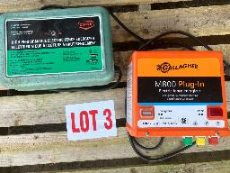 2 batteries de clôture électrique dont une Gallagher M800 