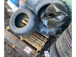 1 pneu neuf 11Lx15, 1 pneu de tracteur 13,6x24 avec trip
