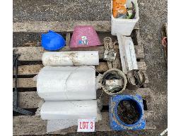 2 buvettes, quincaillerie de stalles, chute de plastique, stock &eacute;lectrique