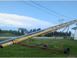 Vis &agrave; grains Westfield 8&rsquo;&rsquo;x51&rsquo;, &agrave; PTO, sur roues