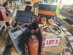 2 batteries Gallagher: M1000 &eacute;lectrique et S40 solaire, batterie solaire, 2 chaufferettes &eacute;lectriques, chargeur &agrave; batterie