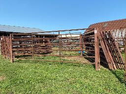 11 barri&egrave;res &agrave; bovins solides d'env. 6'x18'