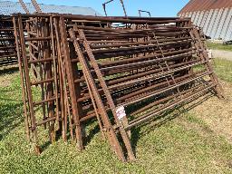 11 barri&egrave;res d'env. 5x10.5' et 1 porte-barri&egrave;re 