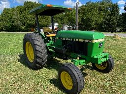 Tracteur JD #2155 (1988), canopy, 2763 heures, 45 hp au pto