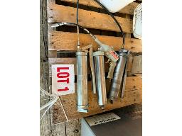 3 fusils &agrave; graisser