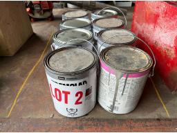 Peinture aluminium: 7 gallons neufs et 1 entam&eacute;